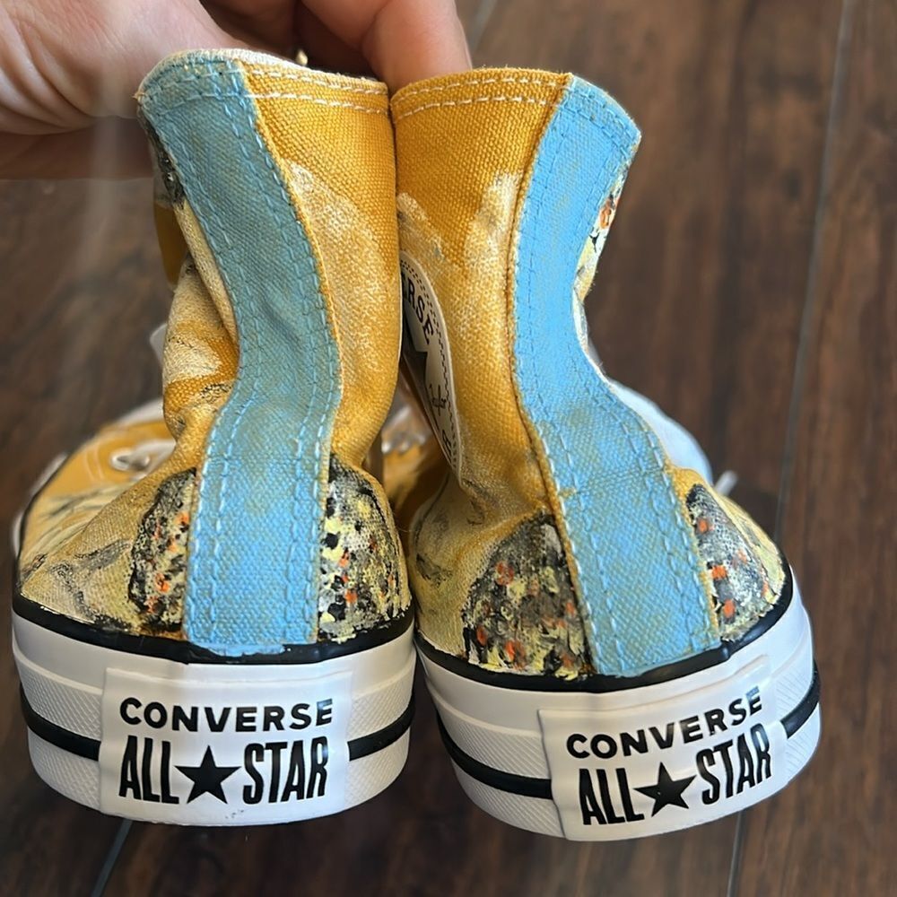 Custom painted flowers Converse sneakers size 7 in EUC one of a kind - Picture 3 of 11